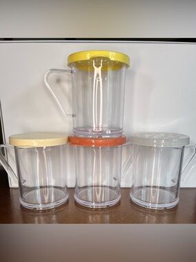 4 Cambro 10 oz Shakers w/ Removable Lid, seasonings, cheese, BBQ, salt, pepper